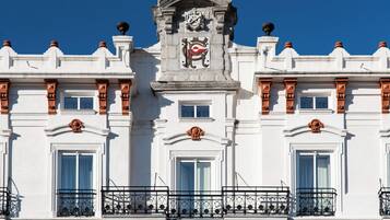 Vista frontal de la propiedad