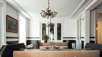 Desayuno buffet (EUR 15 por persona)