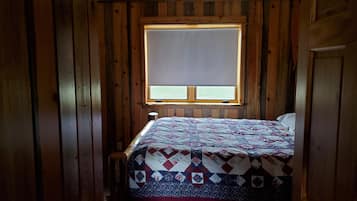 2 bedrooms, travel crib, free WiFi, bed sheets
