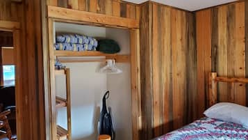 2 Schlafzimmer, Reisekinderbett, kostenloses WLAN, Bettwäsche