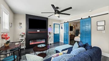 Smart TV, fireplace, stereo
