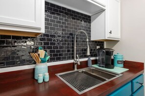 Fridge, microwave, coffee/tea maker, toaster - The Coastal Retreat - The Perfect Couples Getaway (Charleston)