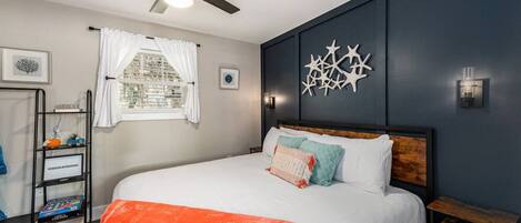 1 Schlafzimmer, Schreibtisch, Bügeleisen/Bügelbrett, Reisekinderbett