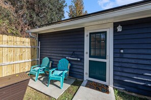 Terrace/patio - The Coastal Retreat - The Perfect Couples Getaway (Charleston)