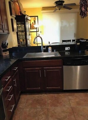 Blender, cookware/dishes/utensils