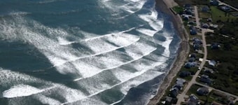 2 BR beach condo, 1 block from shore!
