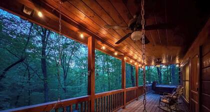 Cozy Couples Cabin, Hot Tub, Fire Pit, Grill