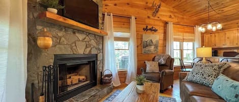 TV, peis og kontorer