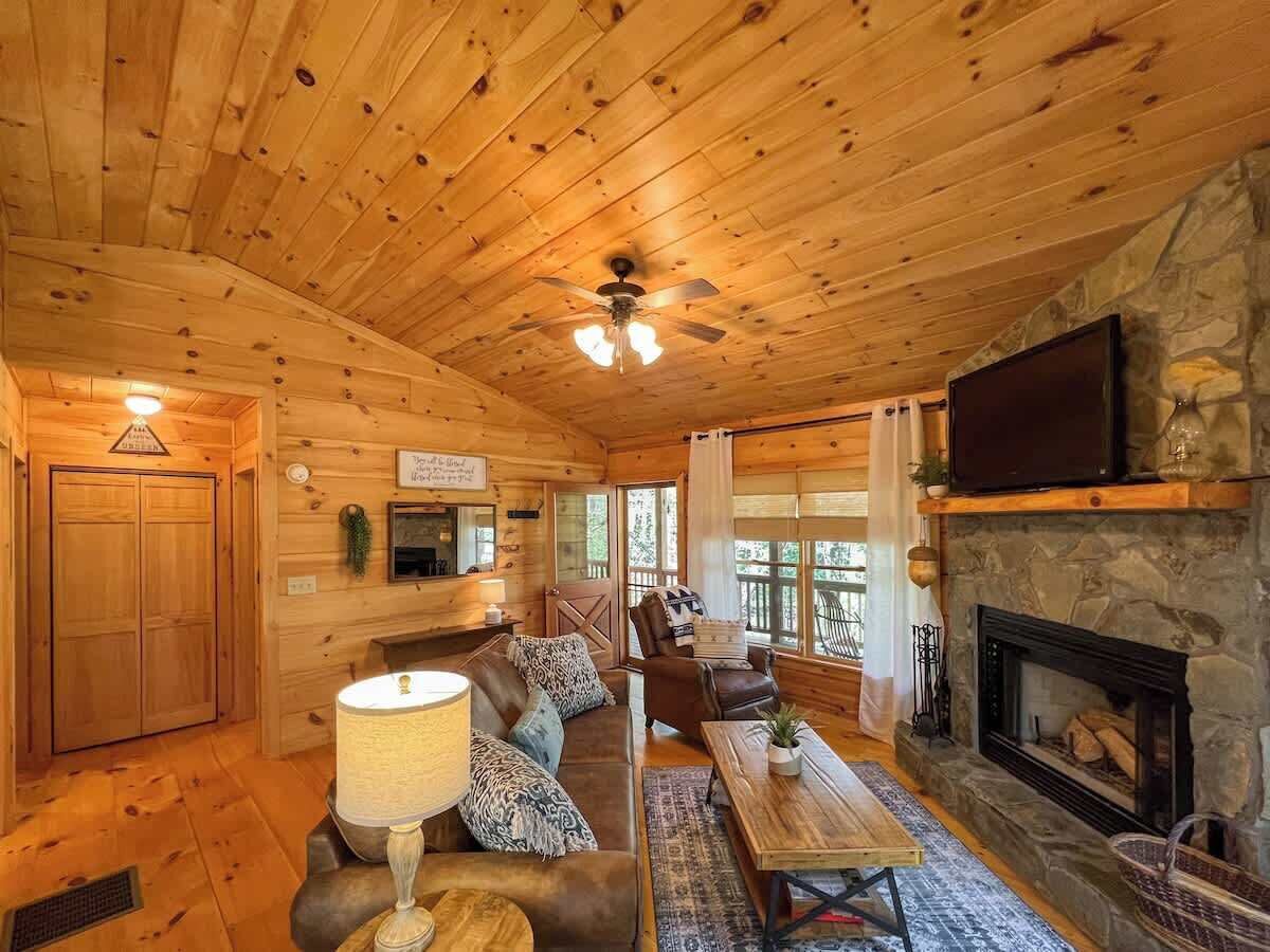 TV, fireplace, offices