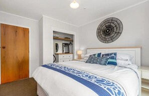 3 bedrooms, iron/ironing board, travel cot, free WiFi