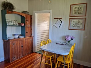 Dining - Waitawheta Cottage (Waihi)