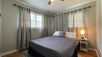 3 Schlafzimmer, Schreibtisch, Bügeleisen/Bügelbrett, kostenloses WLAN