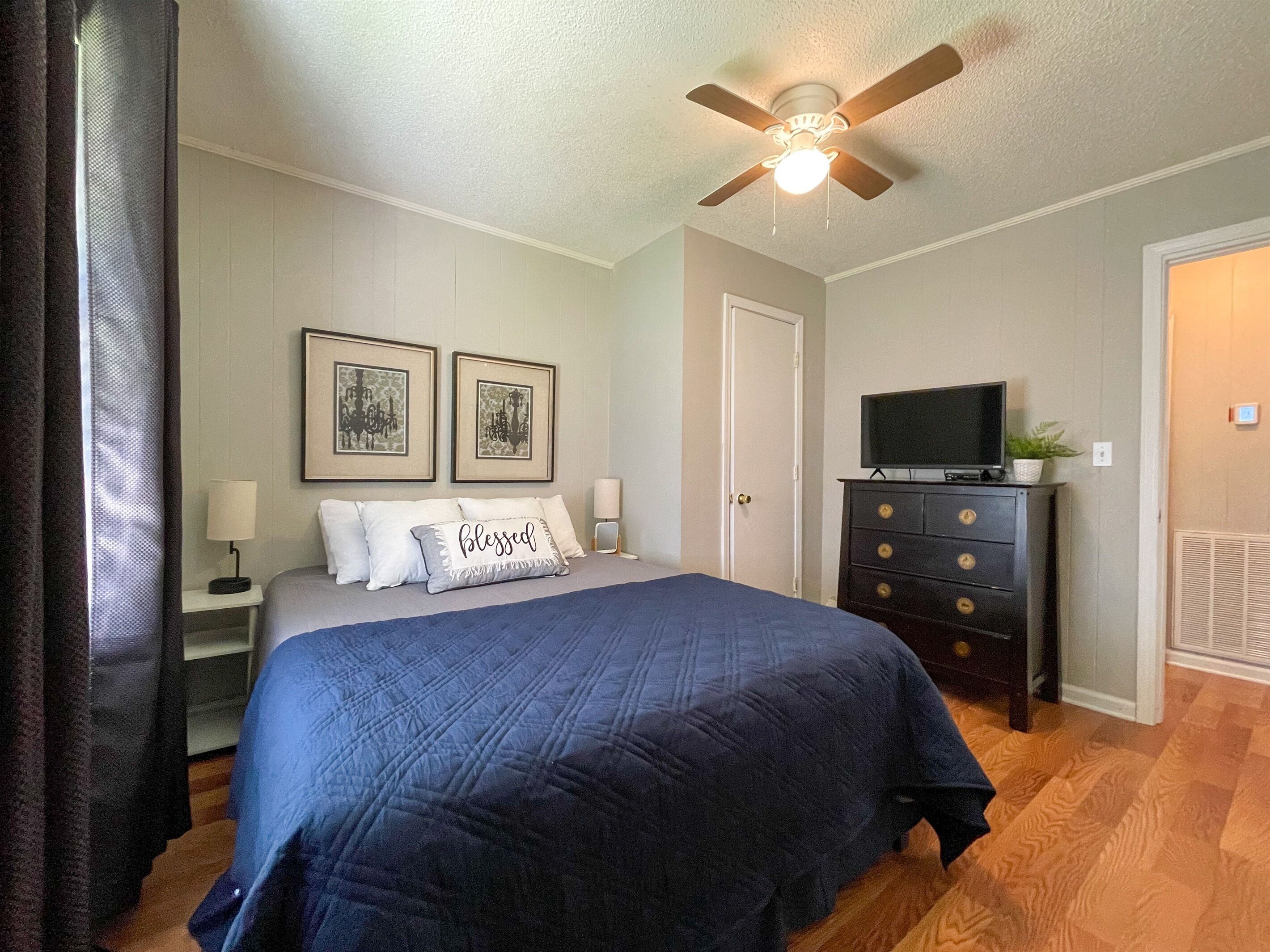 3 bedrooms, desk, iron/ironing board, free WiFi