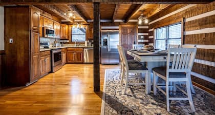 Private cabin, King Suite, Fish, Kayak, Hike, Swim