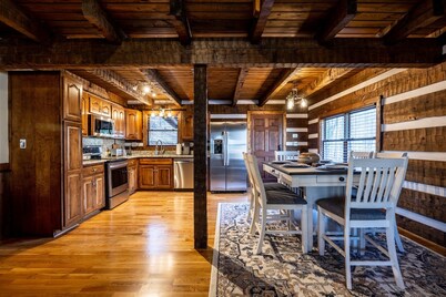 Private cabin, King Suite, Fish, Kayak, Hike, Swim