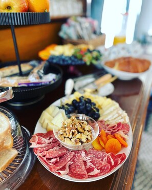 Her gün ücretsiz kontinental kahvaltı