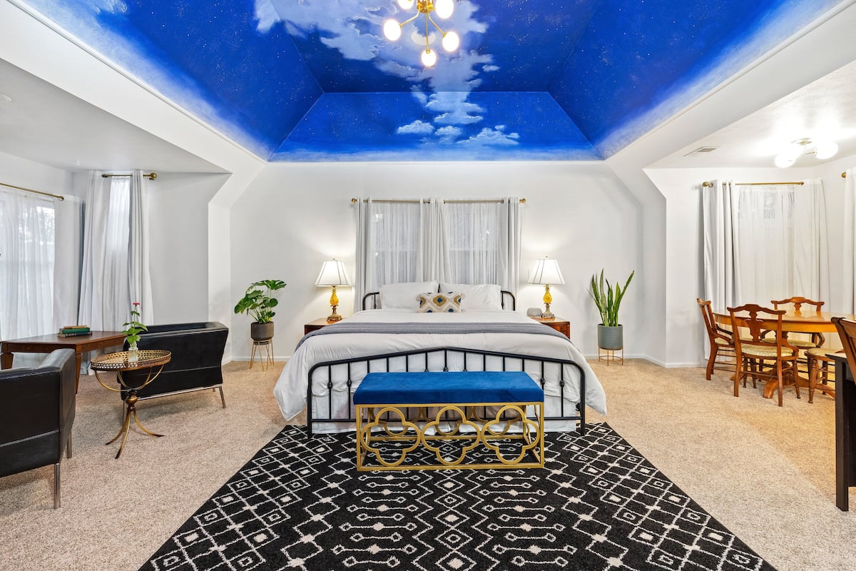 Grand-Suite, Mehrere Schlafzimmer, Kühlschrank und Mikrowelle, Stadtblick