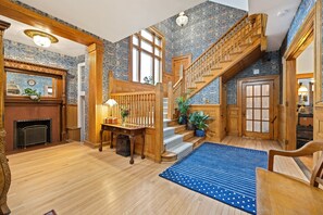 Interior entrance - Flora House Denver (Denver)