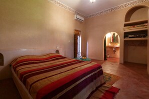 4 bedrooms, WiFi - Traditional villa with 4 suites and family pool (Aït Ourir)