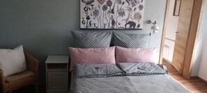 2 chambres, bureau, literie fournie