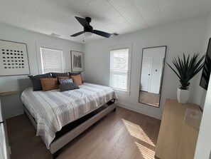 3 bedrooms, WiFi - 3 Bedroom House, 1 Block from Beach and Boardwalk (Ocean City)