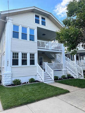 Exterior - 3 Bedroom House, 1 Block from Beach and Boardwalk (Ocean City)