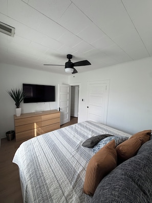 3 bedrooms, WiFi - 3 Bedroom House, 1 Block from Beach and Boardwalk (Ocean City)