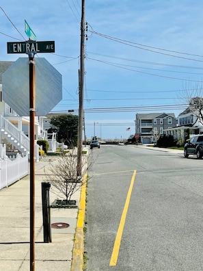 Property grounds - 3 Bedroom House, 1 Block from Beach and Boardwalk (Ocean City)