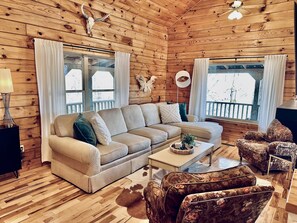 Smart TV, fireplace, table football - MODERN UPSCALE CABIN WITH UNOBSTRUCTED LAKE & MOUNTAIN VIEWS (Baxter)