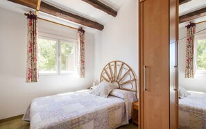 2 chambres, fer et planche à repasser, lit parapluie, Wi-Fi gratuit