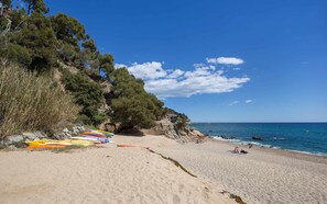 Beach nearby - Casa Tossa – Pool, Parking & Terrace (27) (Tossa De Mar)