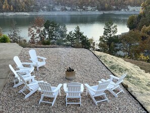Property grounds - Awesome Lake Front Property (Nancy)