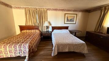 Room, 2 Queen Beds, Smoking