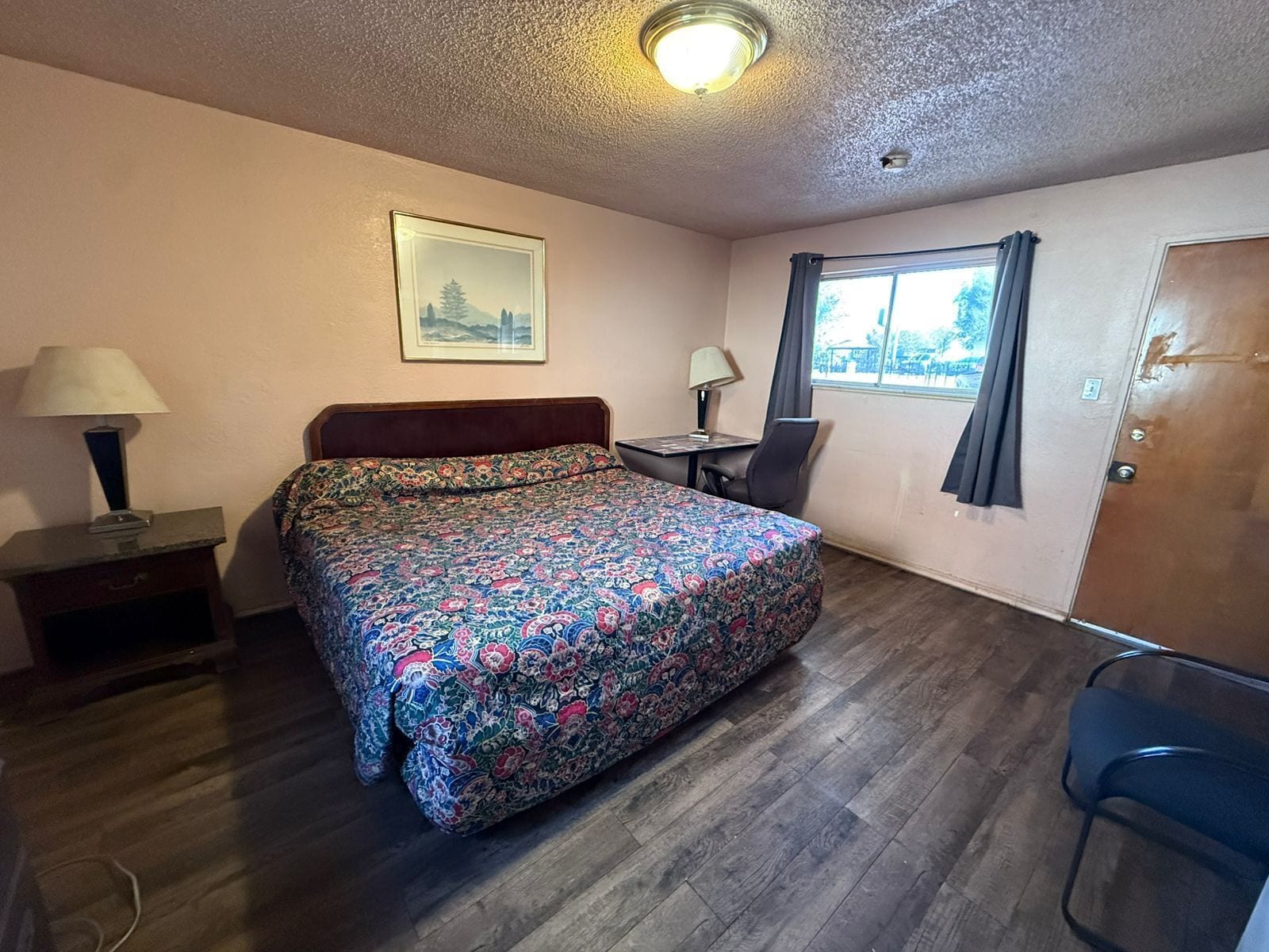 Kamer, 1 kingsize bed, roken | Een bureau, gratis wifi, beddengoed