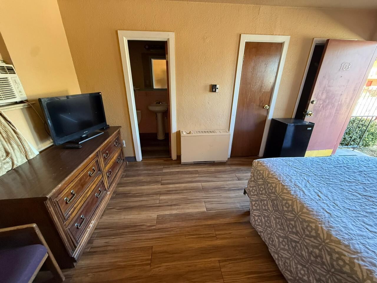 Desk, free WiFi, bed sheets