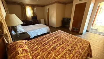 Room, Smoking (2 King Bed)