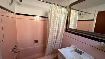 Kamer, 1 kingsize bed, roken | Badkamer | Gratis toiletartikelen, handdoeken