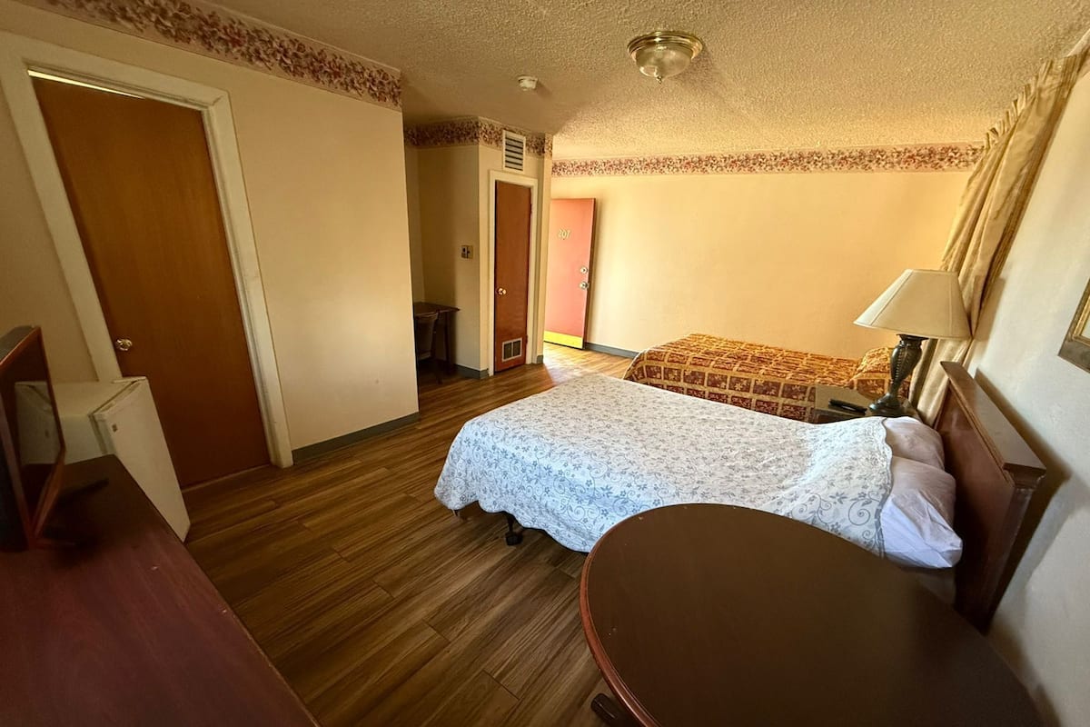 Room, Smoking (2 King Bed)