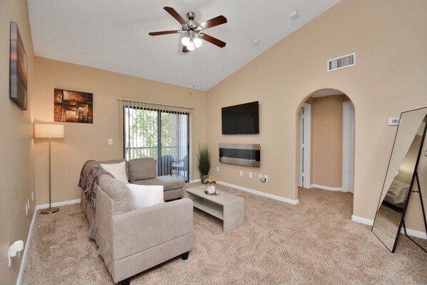 Smart TV, fireplace, streaming services