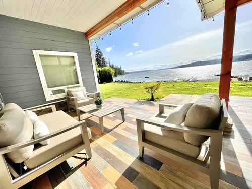 Newly Built Luxury 4 bedroom Waterfront Home