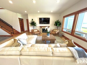 Smart TV, fireplace, table football, ping pong