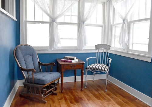 Historic Bluebell. Entire House. 2Br Cozy but spacious