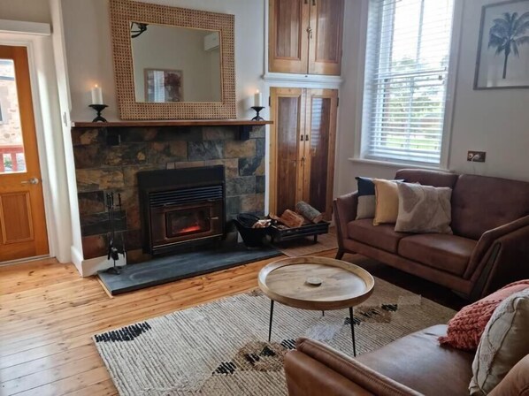 Deluxe House, 2 Bedrooms | Living room
