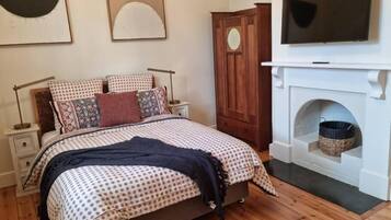 Deluxe House, 2 Bedrooms | 2 bedrooms, individually decorated, individually furnished
