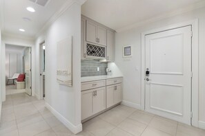 Unclassified image, 4 of 32, button