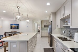 Ice maker - Waters Edge 104S by Duncan Real Estate (Holmes Beach)