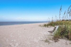 On the beach - Waters Edge 104S by Duncan Real Estate (Holmes Beach)