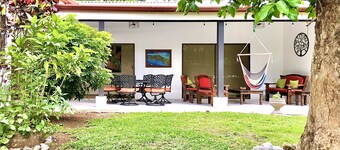 Casa Dali - Secluded yet close to SJO Airport & INCAE - King bed, fast wifi