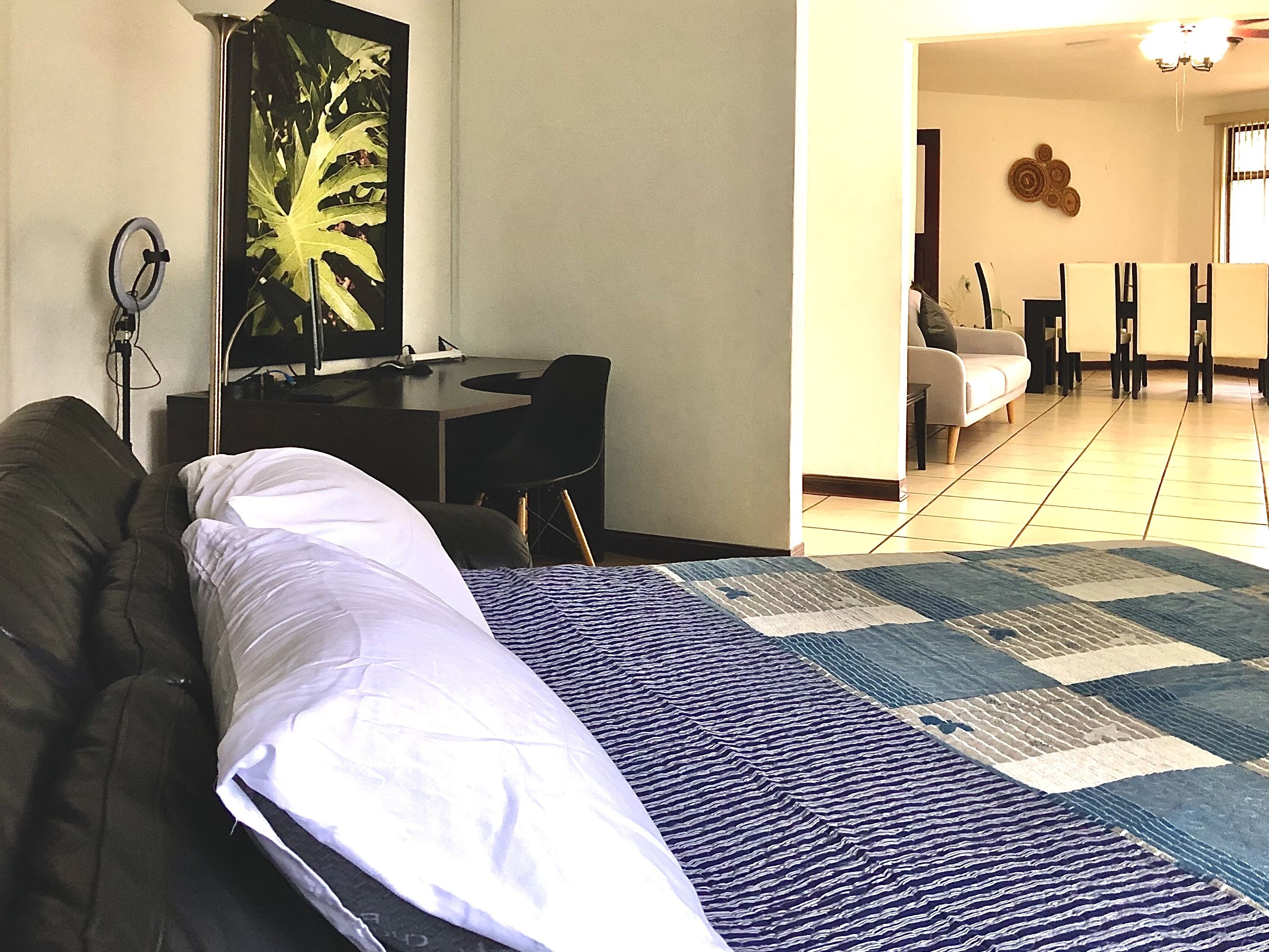 3 Schlafzimmer, Schreibtisch, Bügeleisen/Bügelbrett, Reisekinderbett