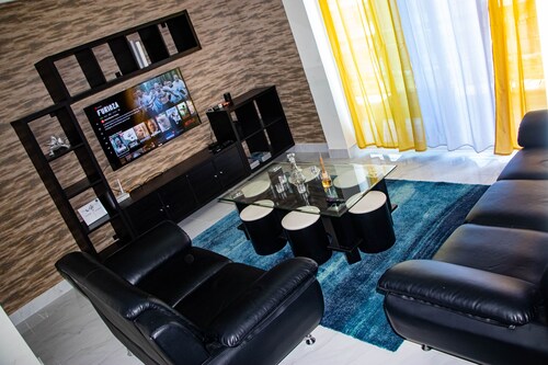 Ent Condo/KingBd/Ac Wifi/ 20 Mins from Beach/Gated Community